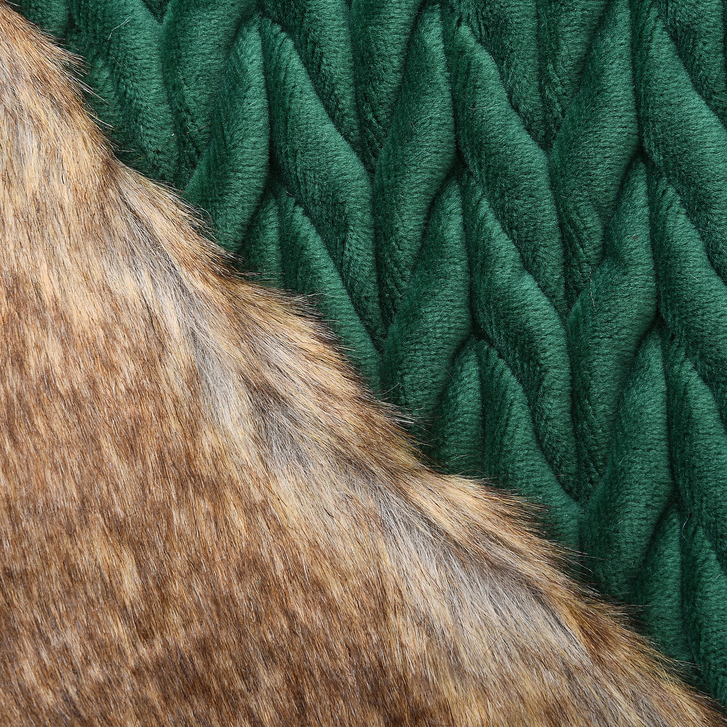 Rural Homestead Quilted Tree Skirt - Thumbnail 4