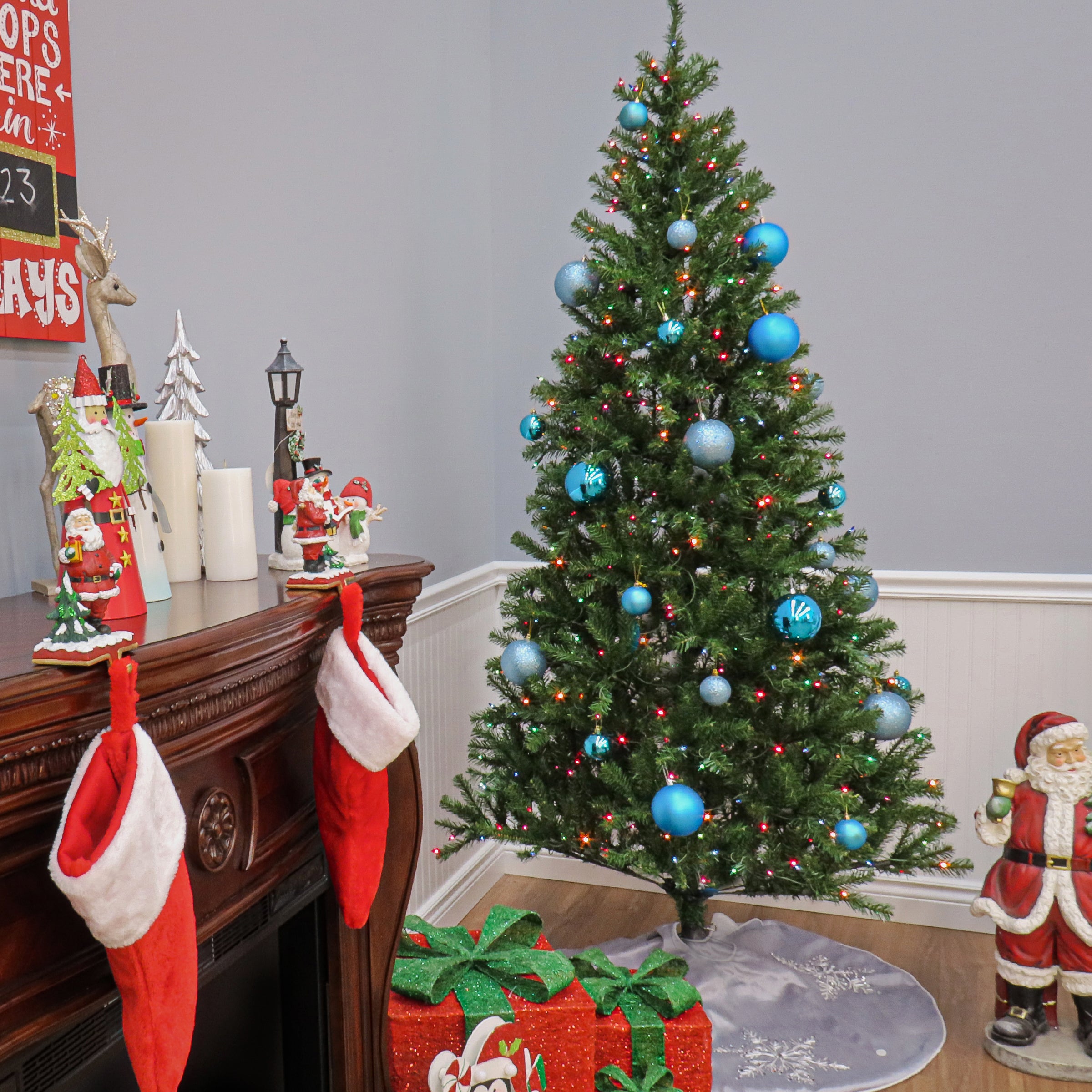  Original Christmas Tree Sサイズ 7 ft. Pre-Lit Aspen Spruce Slim Tree with Multicolor Lights, Plug
