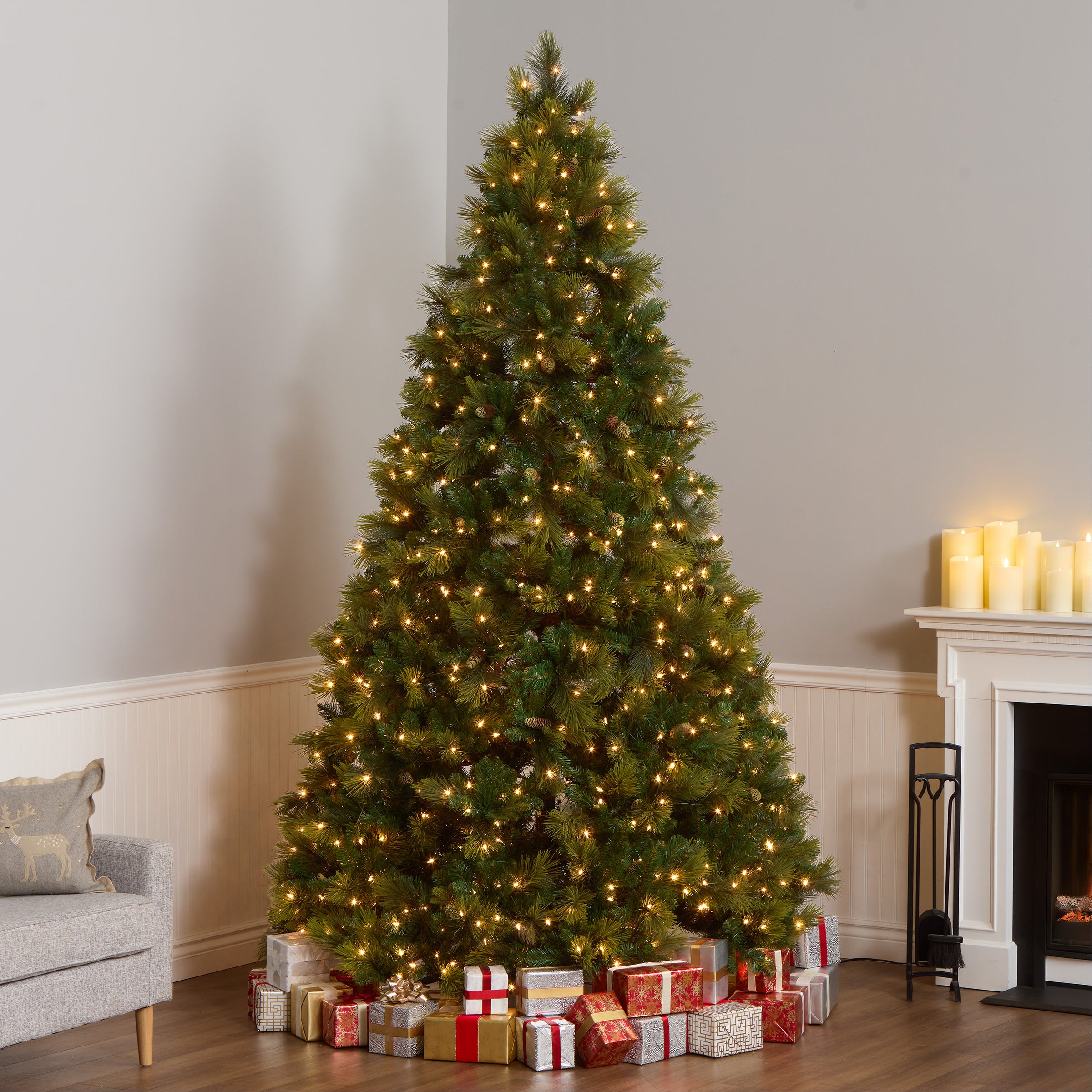 9 ft. Pre-Lit Carolina Pine Hinged Tree 900 Clear Lights