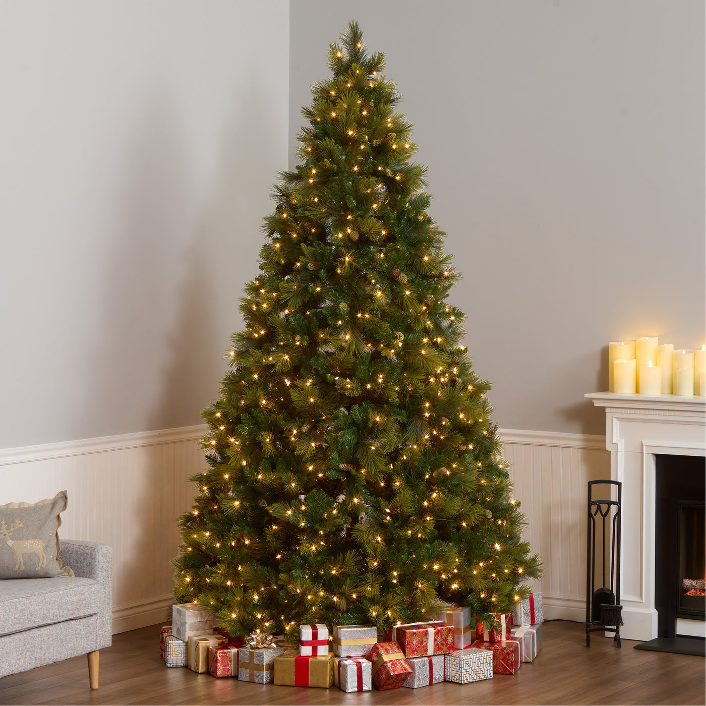 9 ft. Pre-Lit Carolina Pine Tree with Clear Lights with 900 Clear Lights - National Tree Company