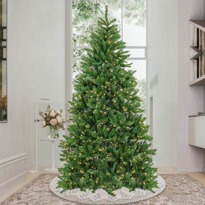 National Tree Company 7.5ft Pre-lit Artificial Chesterfield Spruce Hinged Tree, 600 Clear Lights- UL