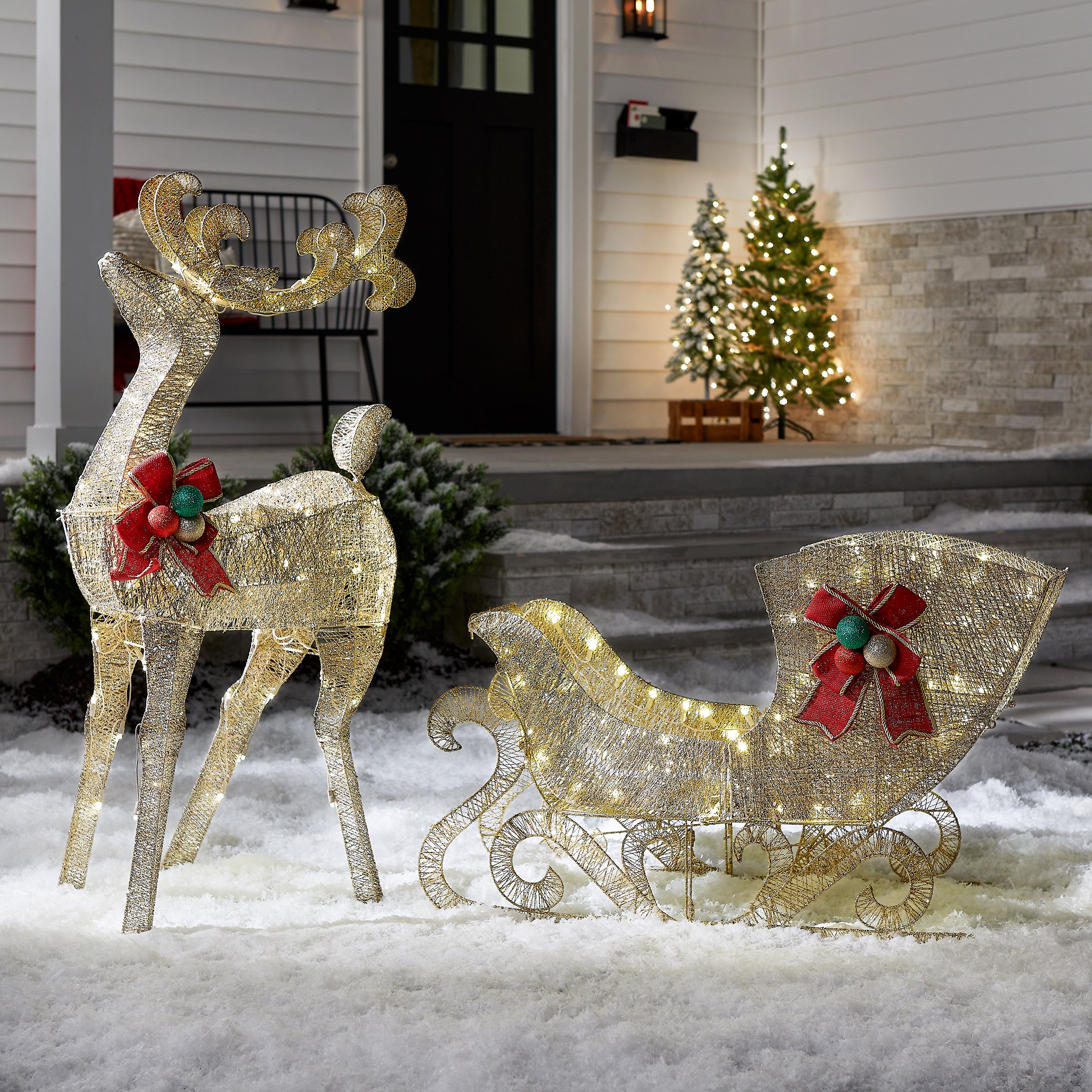 Lighted Display, Reindeer Pulling hot Sleigh Lighted Display