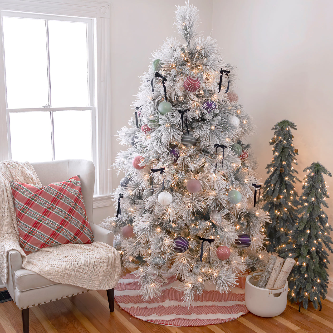 HGTV Home Collection 7.5 ft. Pre-Lit Flocked Bavarian Pine Tree - National Tree Company