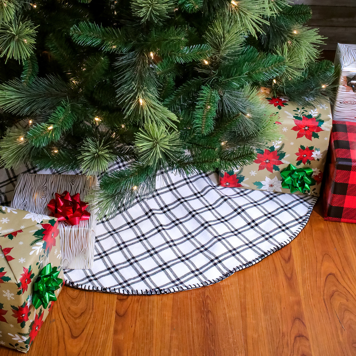 48 in. HGTV Home Collection Black White Ric Rac Border Tree Skirt - National Tree Company