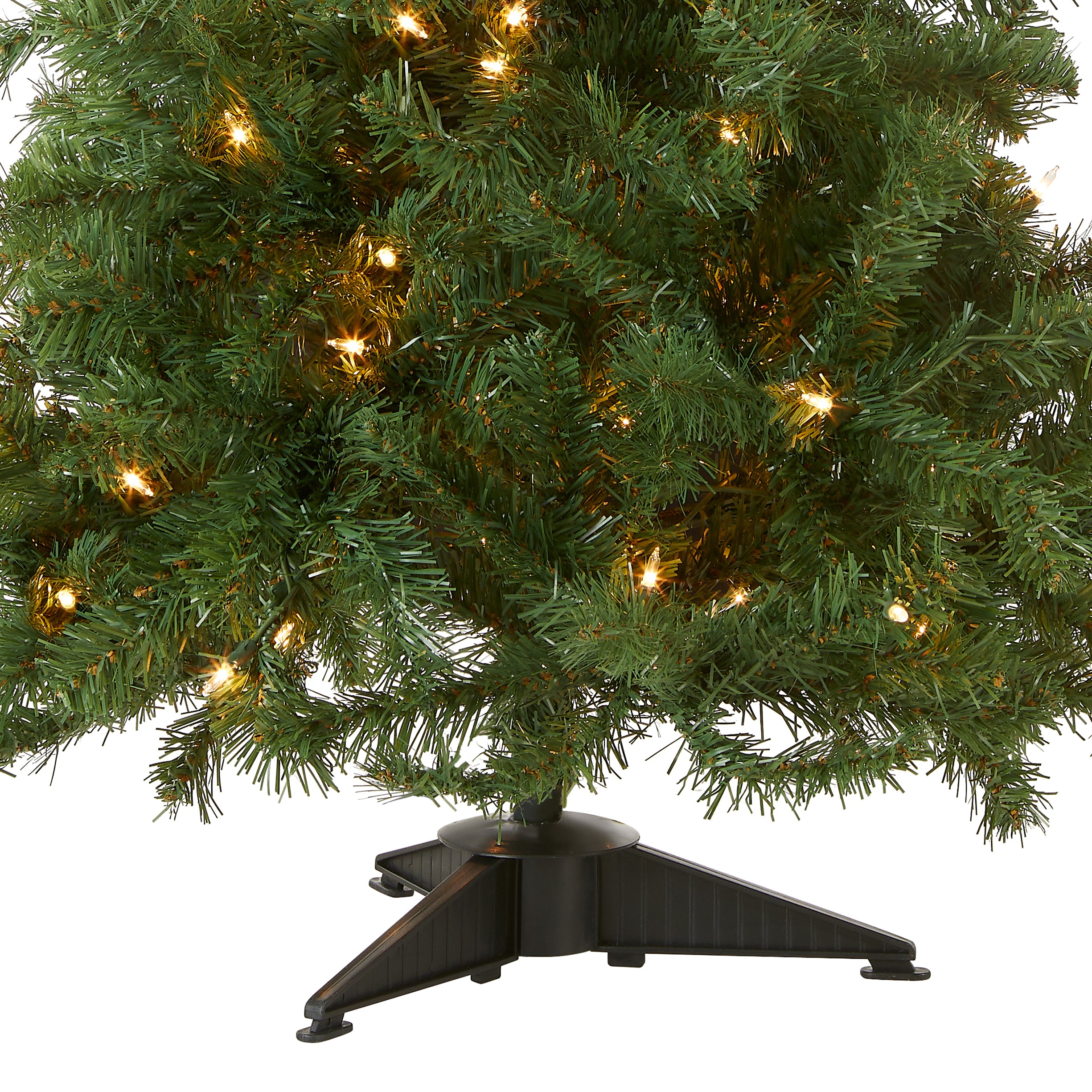 4 ft. Pre-Lit Kincaid Spruce Tree with Clear Lights, Plug-In
