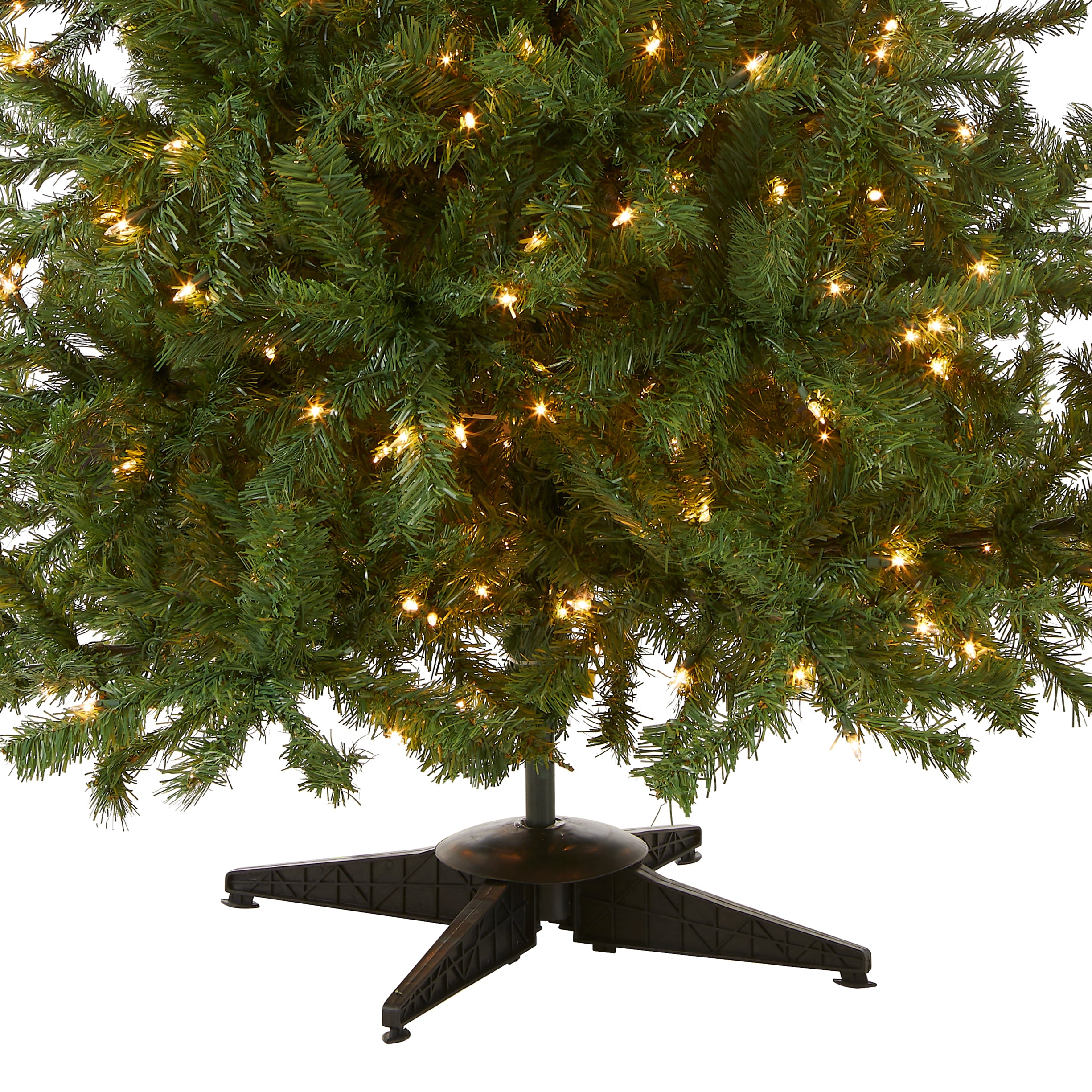 treeページ 6 ft. Pre-Lit Kincaid Spruce Tree with Clear Lights