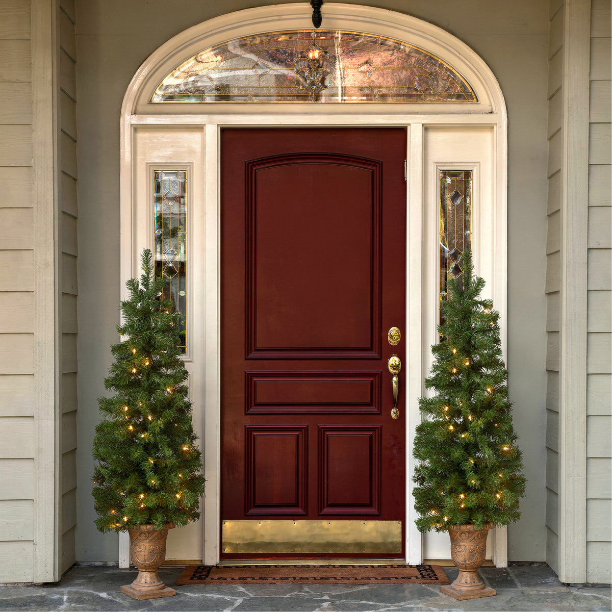4 ft. Pre-Lit Montclair Spruce Entrance Tree with Clear Lights, Plug-In - National Tree Company